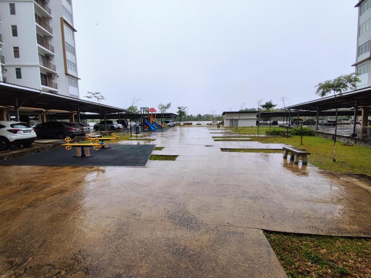 Muji style scenic view 2 bedrooms entire apartment Kuching Buitenkant foto